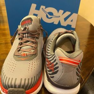 New Men’s Hoka 11.5 Wide Gray Athletic Shoes